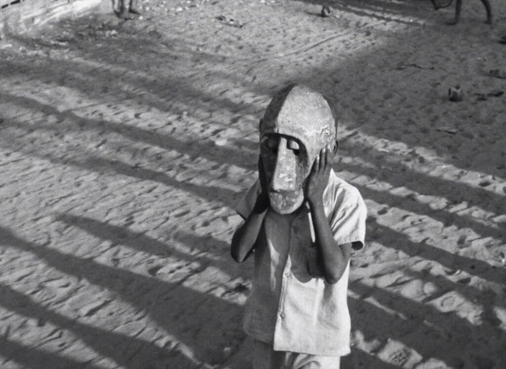 Screenshot of film La noire de.. / Black Girl